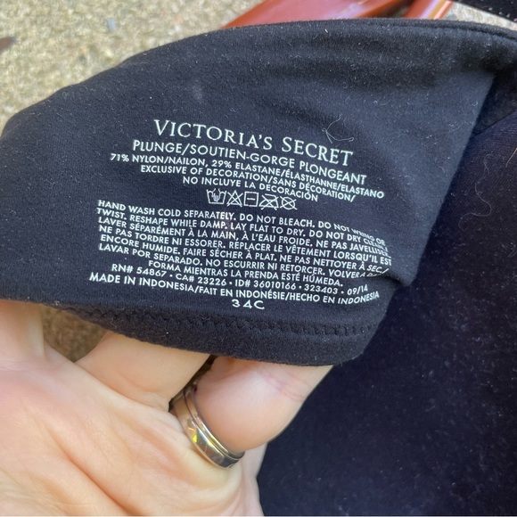 VICTORIAS SECRET Women’s Plunge Push Up Black Bra Size 34C - Picture 11 of 14